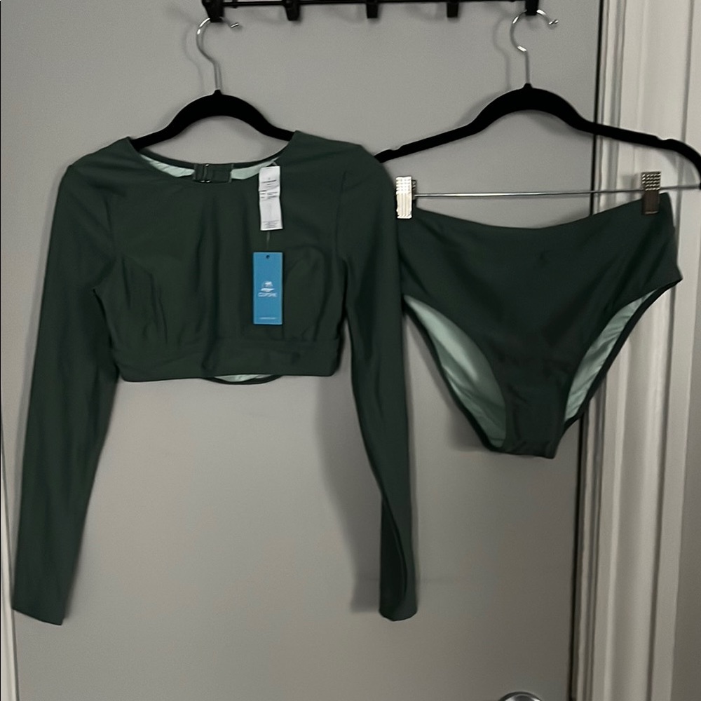 CUPSHE Green long sleeve bikini set with regular bottoms